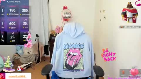 Snapshot of kat_ly_chan chatting on December 2024 12:01:02 AM Kat       online show from December 2024 12:01:02 AM