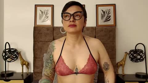 Snapshot of kat_paradisse chatting on September 2025 08:55:02 PM kat paradisse online show from September 2025 08:55:02 PM