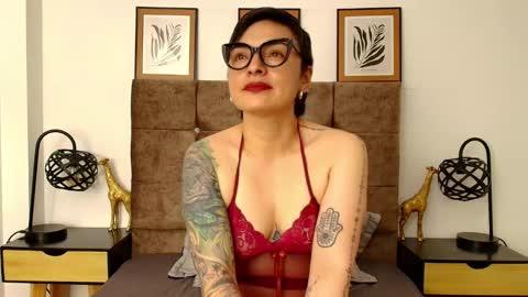 Snapshot of kat_paradisse chatting on October 2025 08:20:01 PM kat paradisse online show from October 2025 08:20:01 PM