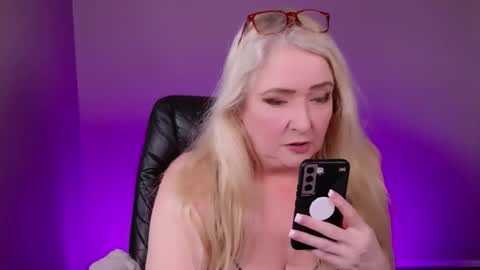 Kat D Sinclair online show from December 2025 04:47:01 PM