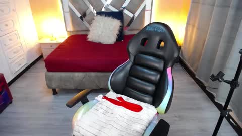 kate_lawrence_ online show from February 2025 10:04:01 AM