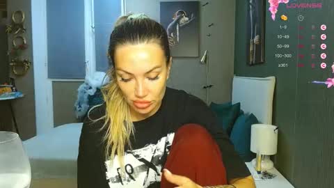 Therapist online show from November 2025 03:22:01 PM