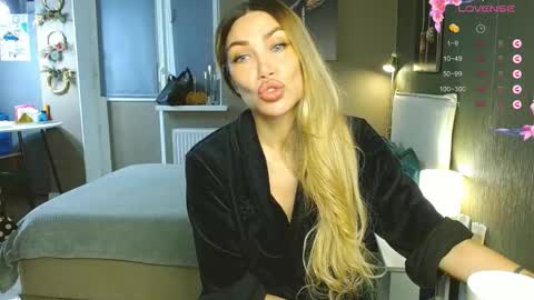 Therapist online show from December 2025 04:17:02 AM