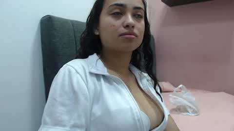 Kari online show from November 2025 01:22:04 PM