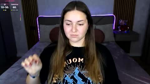 Katelyn online show from October 2025 07:01:02 PM