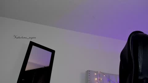 love meeee online show from December 2024 08:11:01 PM