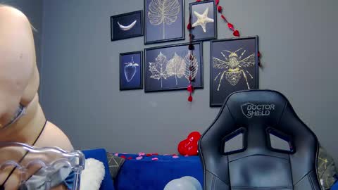 Snapshot of katewalker_ chatting on February 2025 10:00:02 PM Kate online show from February 2025 10:00:02 PM