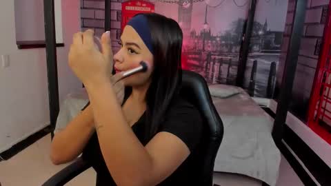 Katia online show from October 2025 09:43:01 AM