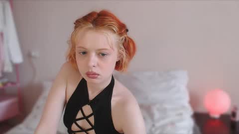 Snapshot of katie_deville chatting on May 2026 02:14:01 PM Katie Deville online show from May 2026 02:14:01 PM