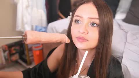 K A T L Y N  online show from November 2025 09:48:01 PM