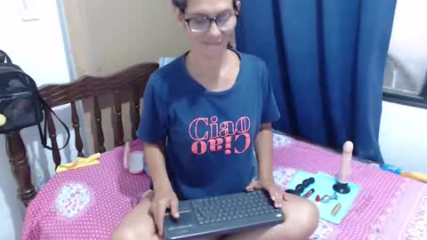 Snapshot of kattydirty144 chatting on September 2025 07:35:01 PM angel online show from September 2025 07:35:01 PM