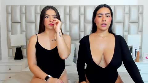 Snapshot of katy_and_paola chatting on February 2025 07:52:01 PM katy blonde girl and paola big boobs online show from February 2025 07:52:01 PM