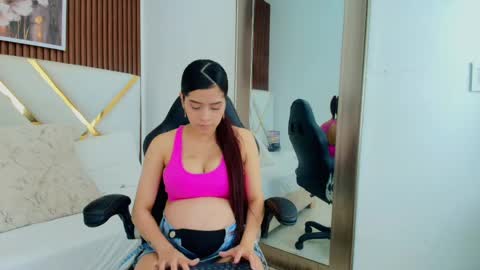 Snapshot of katy_pregnant_ chatting on June 2026 12:33:01 PM katy online show from June 2026 12:33:01 PM