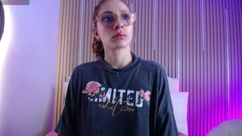 Snapshot of katy_van chatting on April 2026 08:44:02 PM Katy Van online show from April 2026 08:44:02 PM