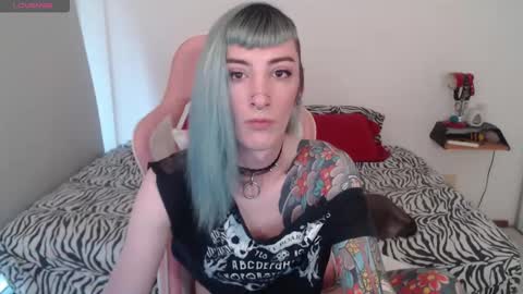 luna   online show from February 2025 10:42:01 PM