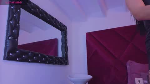 Cattleya stone online show from November 2025 05:28:02 AM