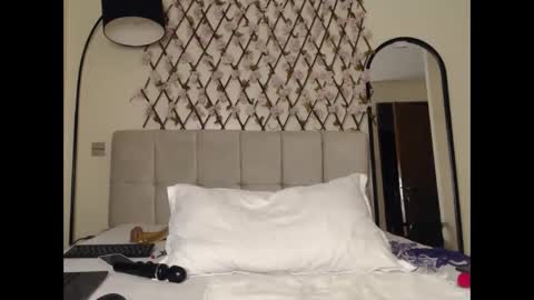 Kaylee online show from April 2026 12:30:02 AM