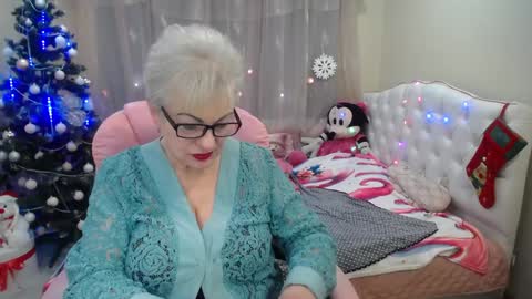 Snapshot of kaylesmoll chatting on December 2024 10:55:02 PM kaylesmoll online show from December 2024 10:55:02 PM