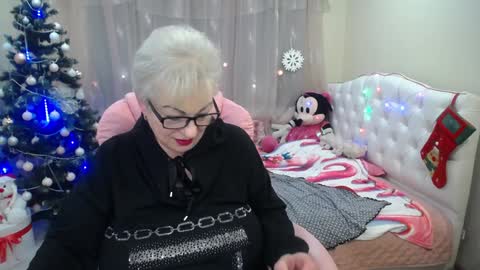 Snapshot of kaylesmoll chatting on December 2024 02:32:02 AM kaylesmoll online show from December 2024 02:32:02 AM
