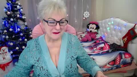 Snapshot of kaylesmoll chatting on December 2024 07:22:01 PM kaylesmoll online show from December 2024 07:22:01 PM
