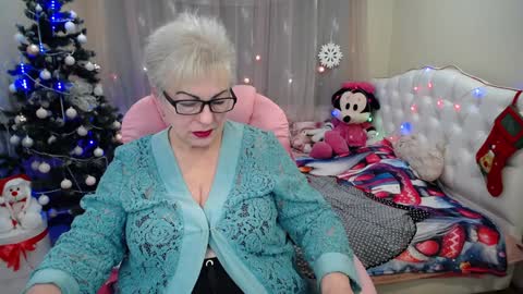 Snapshot of kaylesmoll chatting on December 2024 10:28:01 PM kaylesmoll online show from December 2024 10:28:01 PM