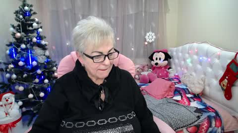 Snapshot of kaylesmoll chatting on December 2024 02:44:02 AM kaylesmoll online show from December 2024 02:44:02 AM