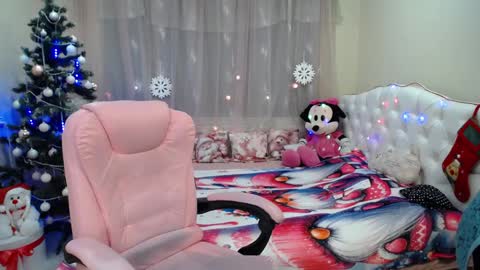 Snapshot of kaylesmoll chatting on December 2024 10:41:02 PM kaylesmoll online show from December 2024 10:41:02 PM