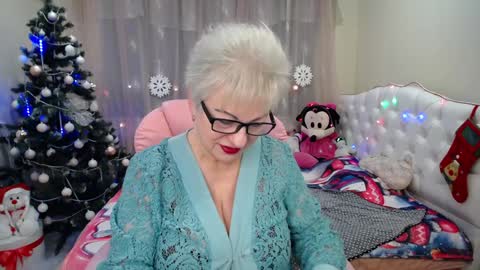 Snapshot of kaylesmoll chatting on December 2024 10:34:02 PM kaylesmoll online show from December 2024 10:34:02 PM