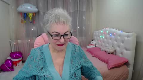 Snapshot of kaylesmoll chatting on January 2025 07:42:02 PM kaylesmoll online show from January 2025 07:42:02 PM