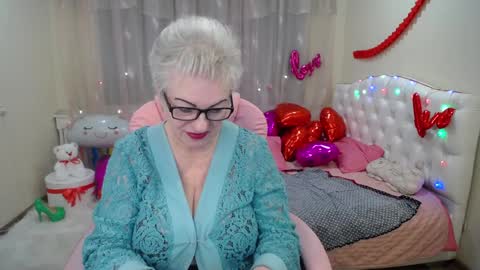 Snapshot of kaylesmoll chatting on February 2025 05:18:02 AM kaylesmoll online show from February 2025 05:18:02 AM