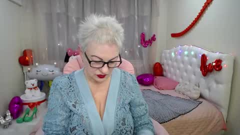 Snapshot of kaylesmoll chatting on February 2025 02:58:01 AM kaylesmoll online show from February 2025 02:58:01 AM