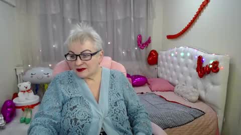 Snapshot of kaylesmoll chatting on February 2025 12:49:01 AM kaylesmoll online show from February 2025 12:49:01 AM