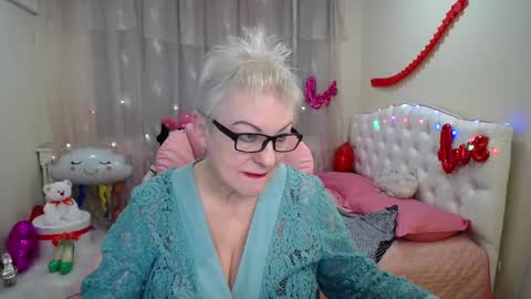 Snapshot of kaylesmoll chatting on February 2025 10:31:01 PM kaylesmoll online show from February 2025 10:31:01 PM
