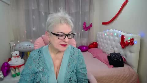 Snapshot of kaylesmoll chatting on February 2025 07:38:02 PM kaylesmoll online show from February 2025 07:38:02 PM