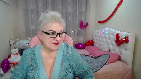 Snapshot of kaylesmoll chatting on February 2025 10:42:02 PM kaylesmoll online show from February 2025 10:42:02 PM