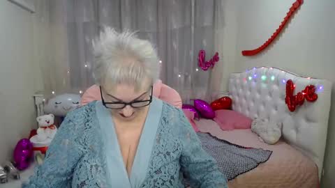 Snapshot of kaylesmoll chatting on March 2025 12:28:02 AM kaylesmoll online show from March 2025 12:28:02 AM