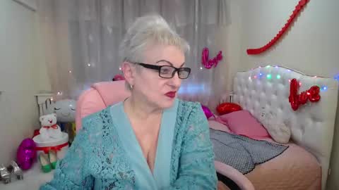 Snapshot of kaylesmoll chatting on March 2025 05:28:01 AM kaylesmoll online show from March 2025 05:28:01 AM