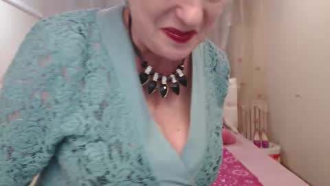 Snapshot of kaylesmoll chatting on September 2025 06:19:01 PM kaylesmoll online show from September 2025 06:19:01 PM