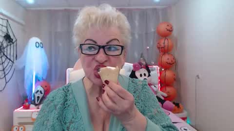 Snapshot of kaylesmoll chatting on October 2025 06:43:01 PM kaylesmoll online show from October 2025 06:43:01 PM