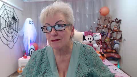 kaylesmoll online show from October 2025 07:37:01 PM