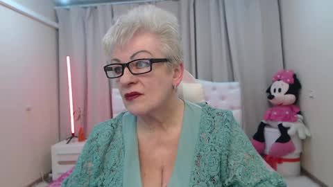 kaylesmoll online show from April 2026 06:53:02 PM