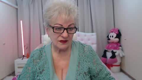 kaylesmoll online show from May 2026 06:34:02 PM