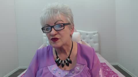 Snapshot of kaylesmoll chatting on July 2026 06:43:01 PM kaylesmoll online show from July 2026 06:43:01 PM