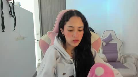 kaylie online show from November 2025 12:15:01 PM