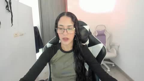 kaylie online show from November 2025 04:39:01 PM