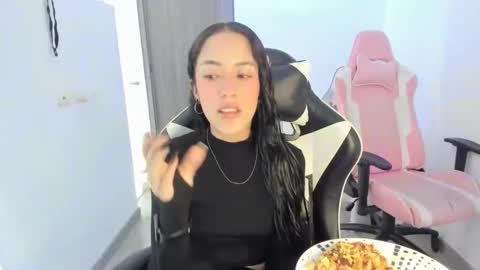 kaylie online show from November 2025 05:37:01 PM