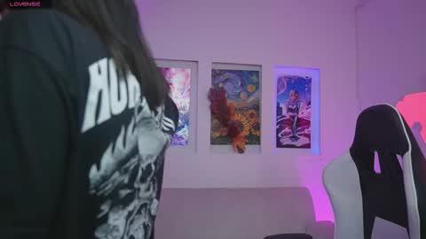 Kayra online show from October 2025 11:43:01 AM