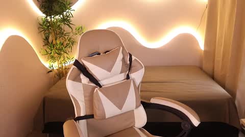 Kehlannis online show from October 2025 08:53:02 PM