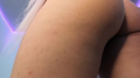 Keidy Monday to Saturday from 200 pm to 810pm  UTC-5 Colombia Time online show from February 2025 10:31:01 PM