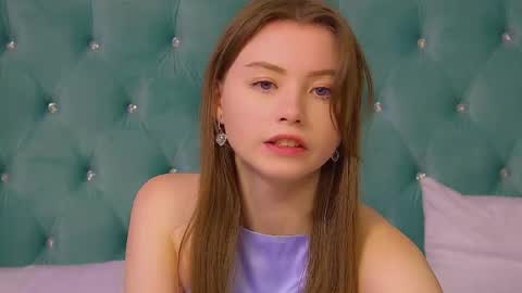 Keira online show from October 2025 06:27:01 PM